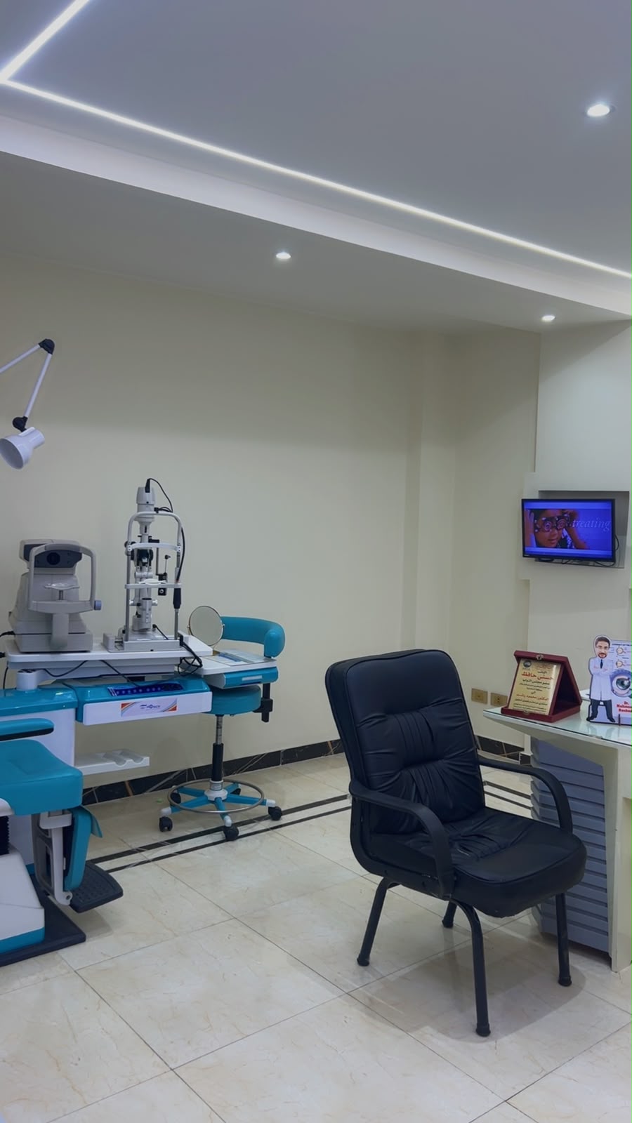 صورة توضيحية لاستشارة تجميل الجفون في عيادة راشد للعيون بالإسكندرية